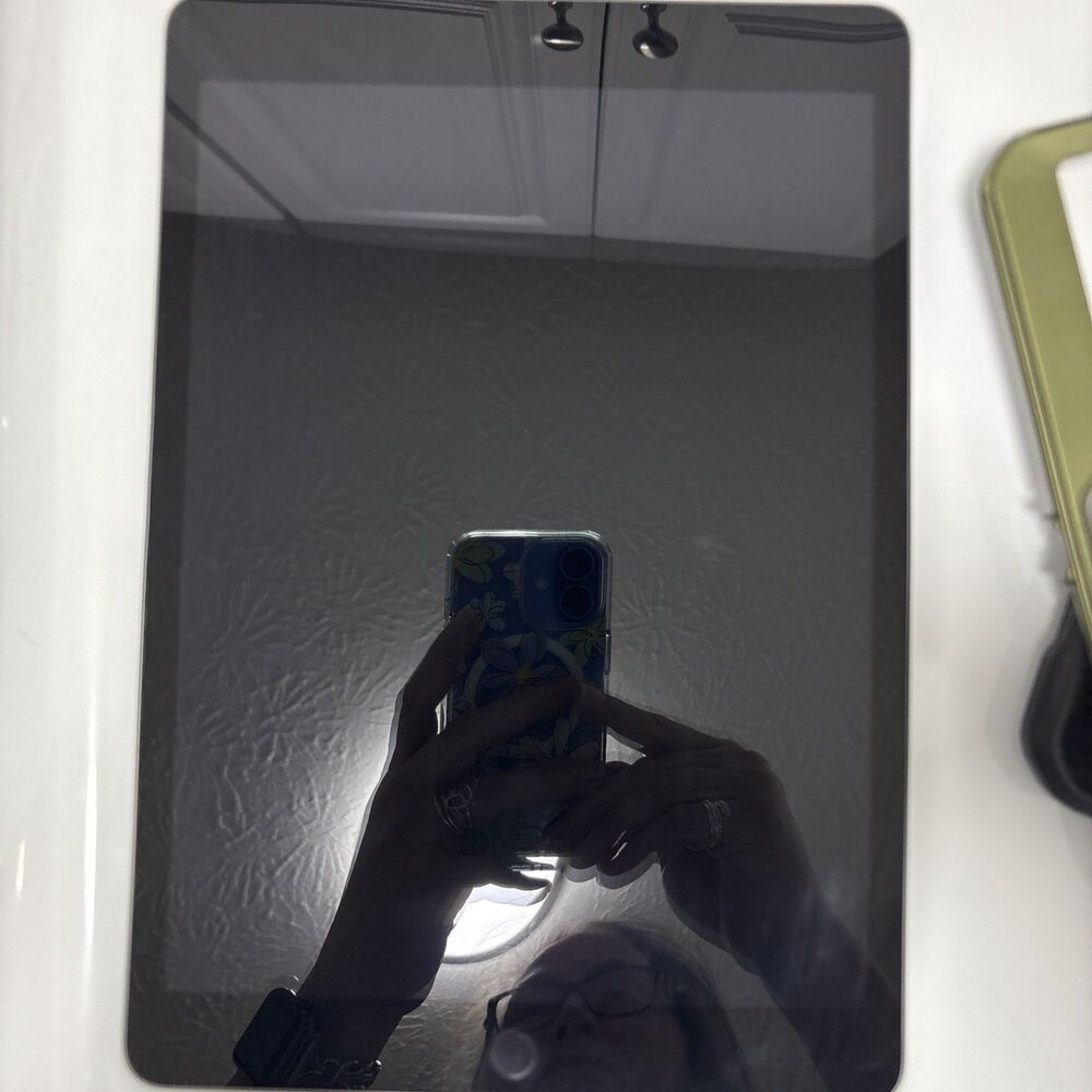 APPLE IPAD 8TH GEN | 10.2" | 32 GB | SPACE GRAY